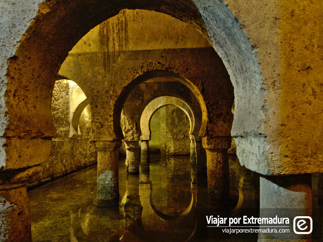 Aljibe almohade del Palacio de las Veletas en Cáceres