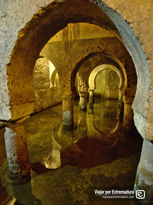 Aljibe almohade del Palacio de las Veletas en Cáceres