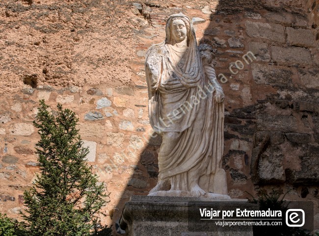 Foro de los Balbos, Genio Andrógino en Cáceres