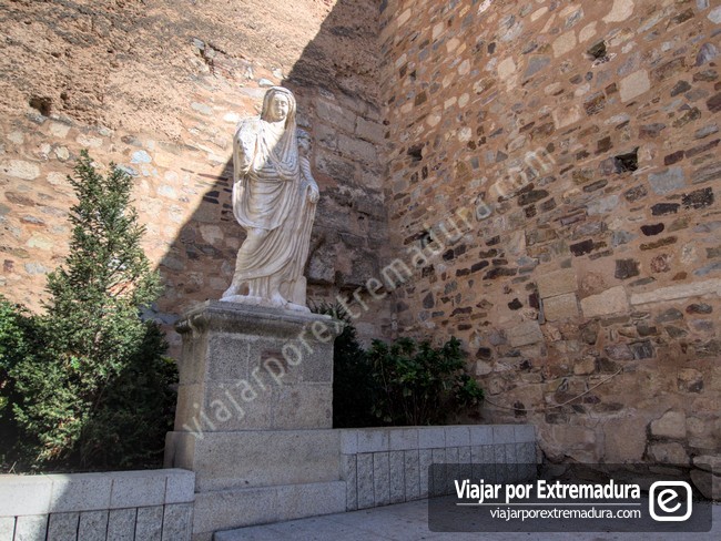 Foro de los Balbos, Genio Andrógino en Cáceres