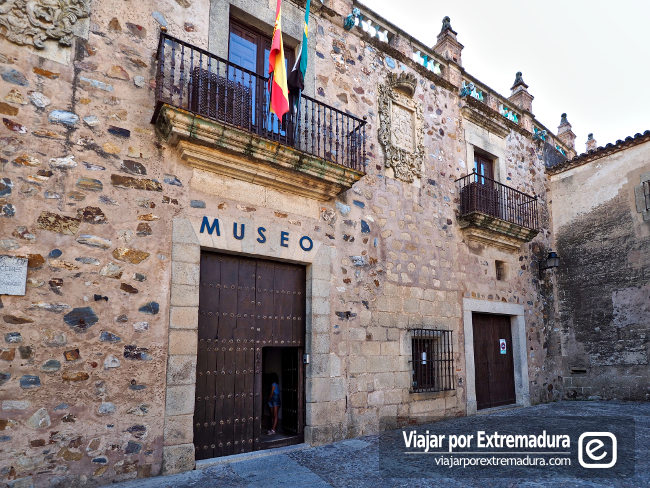 Palacio de las Veletas, uno de los edificios que forman parte del museo 