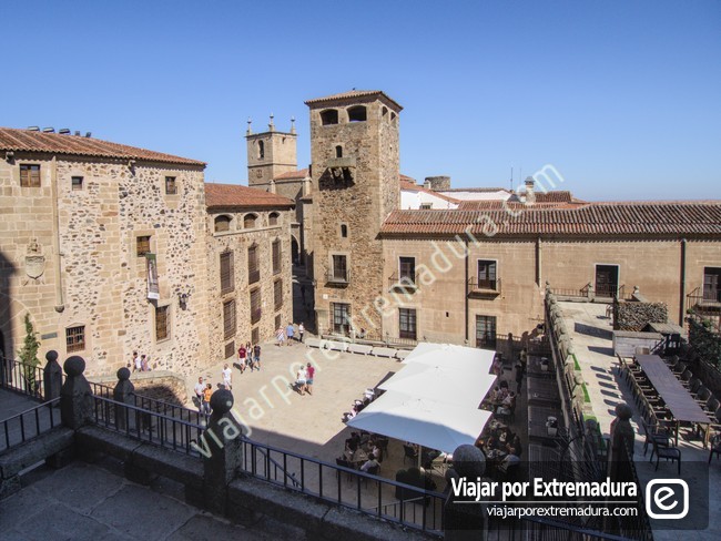 Plaza de San Jorge - Vistas del palacio de los Golfines de Abajo