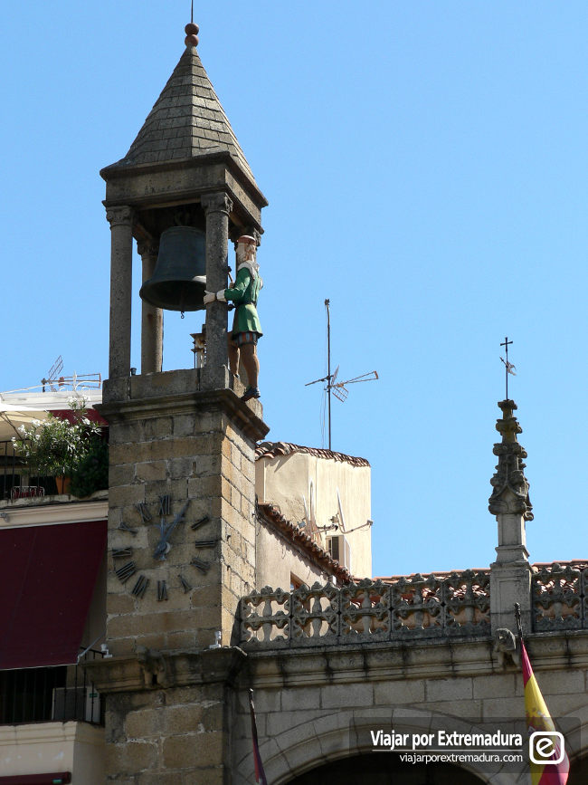 Plasencia. Abuelo Mayorga en el Palacio Municipal