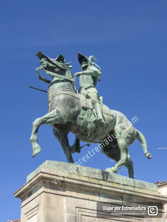Trujillo - Escultura Francisco Pizarro