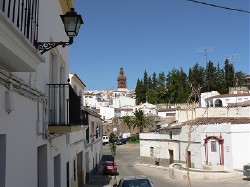 Jerez: palacios, entorno natural y fiestas.