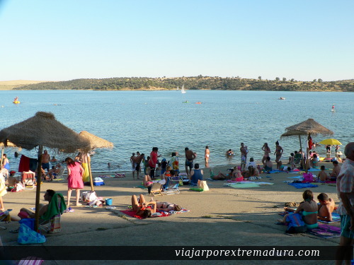 Playa del Embalse de Orellana cerca de Orellana la Vieja