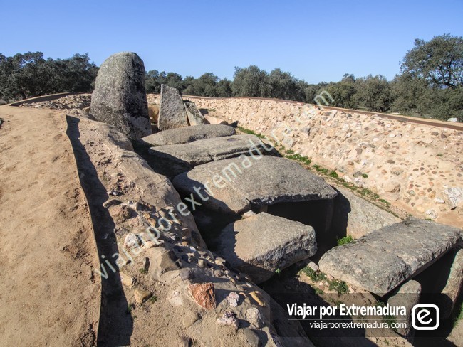 Dolmen de Lácara. Vista lateral