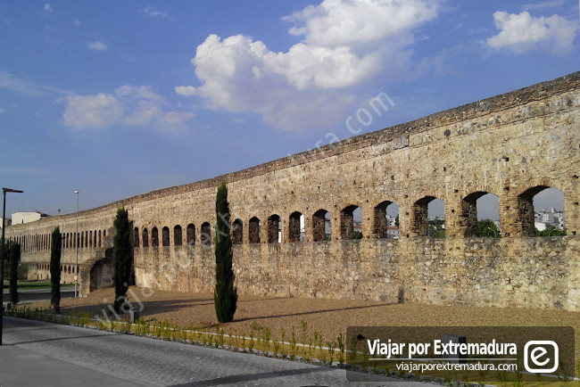Tramo del Acueducto de San Lázaro