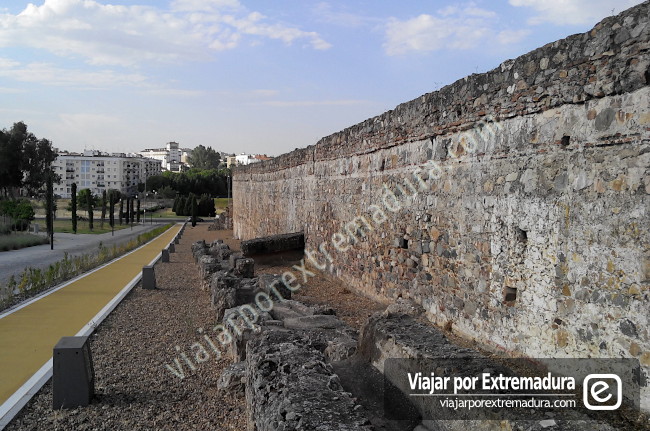 Tramo del Acueducto de San Lázaro