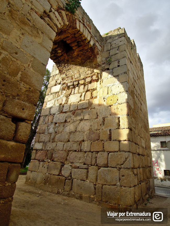 Torre albarrana de la muralla de la Alcazaba
