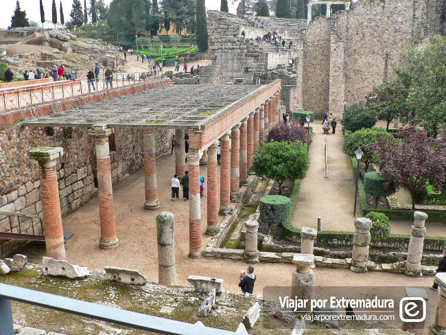 Peristilo del Teatro Romano de Mérida