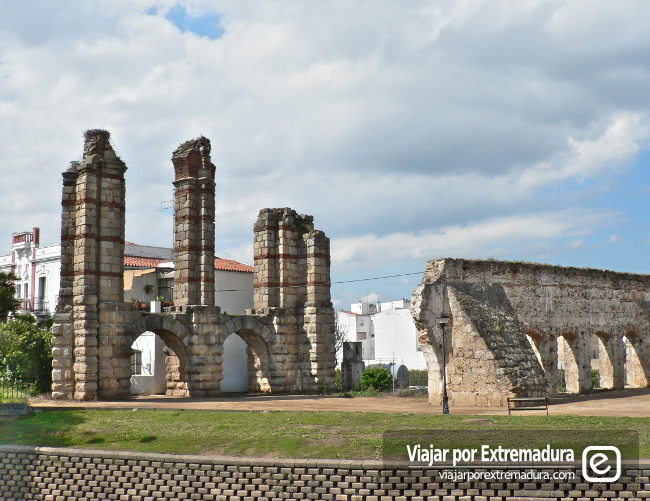 Tramo del Acueducto de San Lázaro