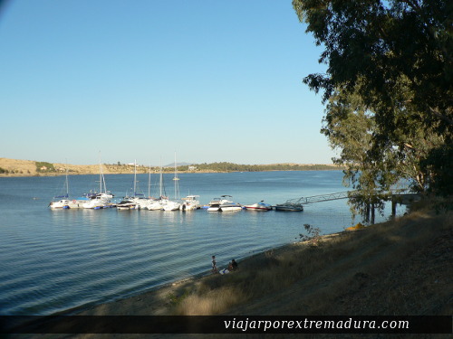 Embalse de Orellana y Sierra de Pela