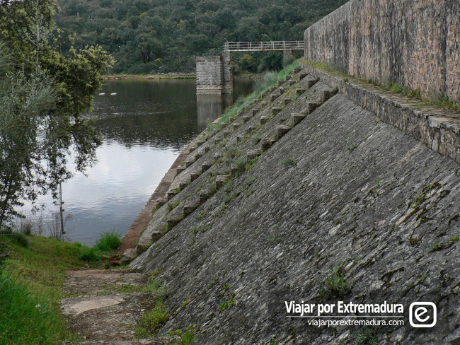 Talud de la presa de Cornalvo
