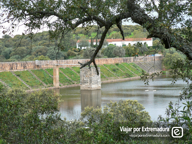 Ruta de senderismo por el embalse de Cornalvo