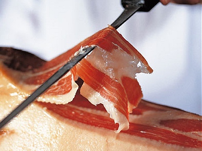 Concursos de corte de jamón en el Salón del Jamón Ibérico de Jerez de los Caballeros.