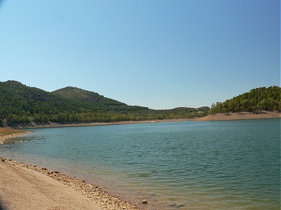 Playa en el embalse García Sola. Viajar por Extremadura