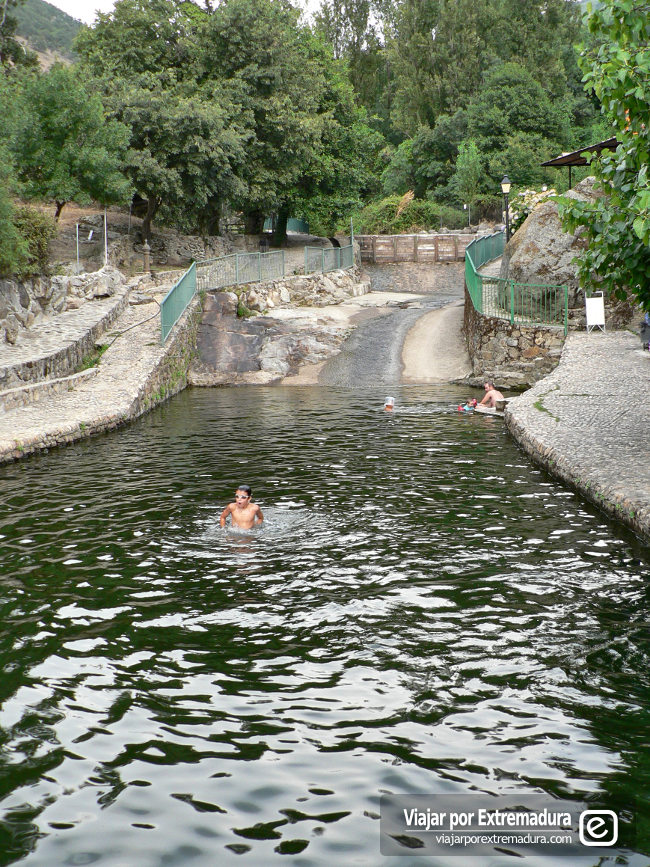 Piscina natural de Segura de Toro, cerca de Hervás