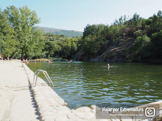 Piscina natural La Pesquerona en Cabezuela del Valle