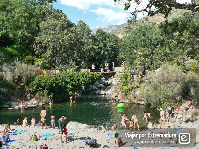 Piscina natural de la La Máquina en Guijo de Santa Bárbara